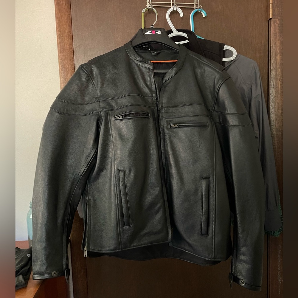 Milwaukee men’s Leather jacket, large, gently used, conceal & carry gun pocket